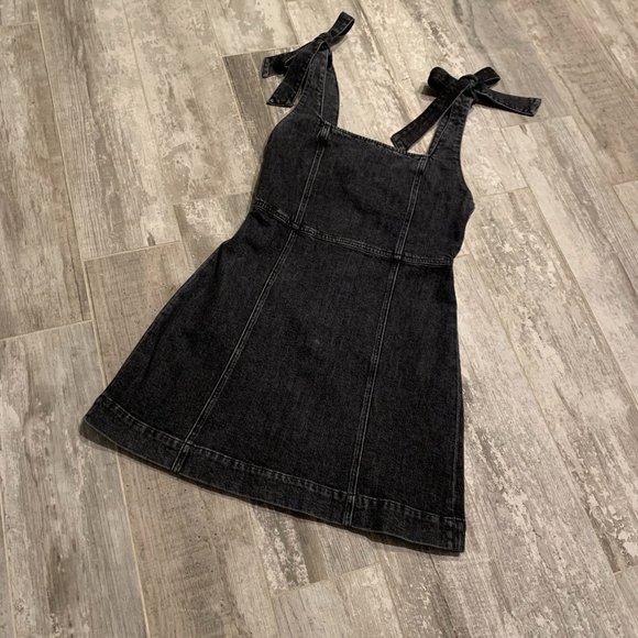 Alice + Olivia Dresses & Skirts - Alice & Olivia Black Denim Tie Dress - Size 4 -NWT